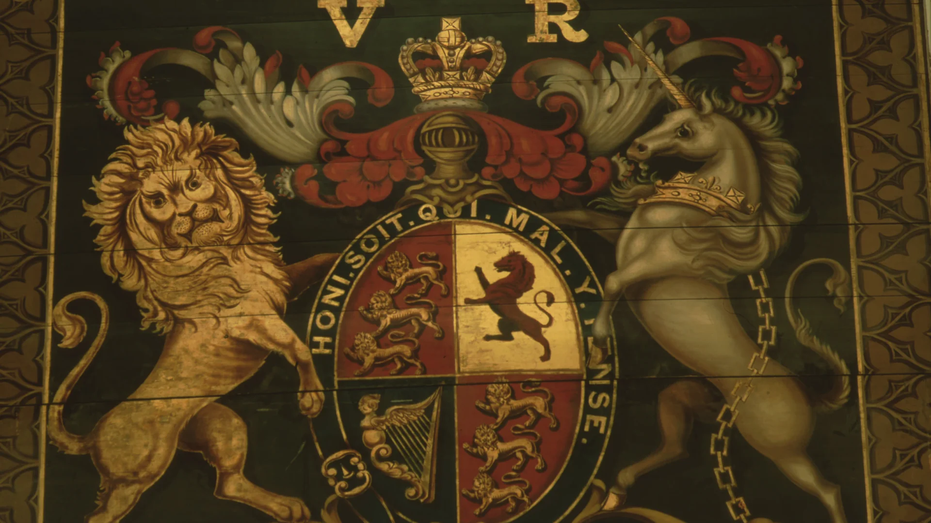 Impressive coat of arms with a unicorn and lion on either side, and lions, horses and a harp in the crest.